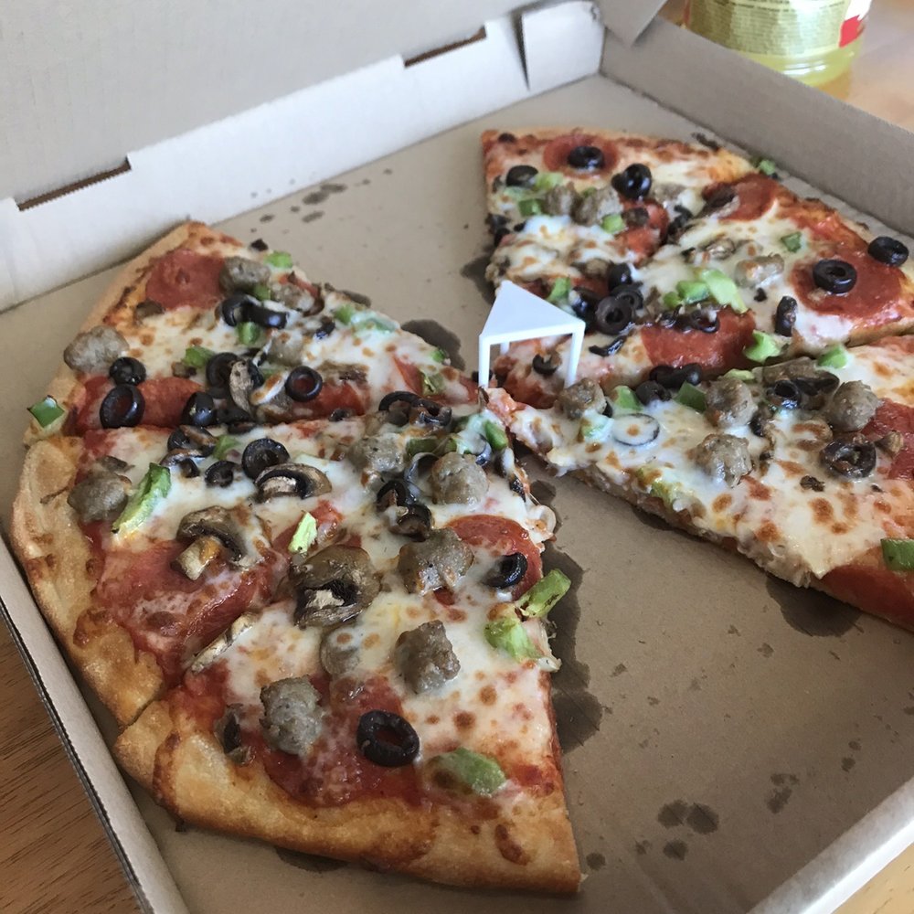 Fat Cat Pizza - Momma kitty: sausage, pepperoni, mushrooms, green bell peppers, black olives - Pizza Near Me - Brookings, Oregon