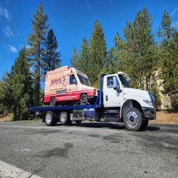 Hall's Towing