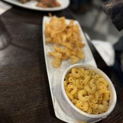 Dee Jay's BBQ Ribs & Grille - Wexford - Kids' Mac & cheese with French fries