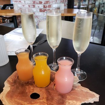 Herringbone Waikiki - Bottomless mimosas - Seafood Near Me - Honolulu, Hawaii