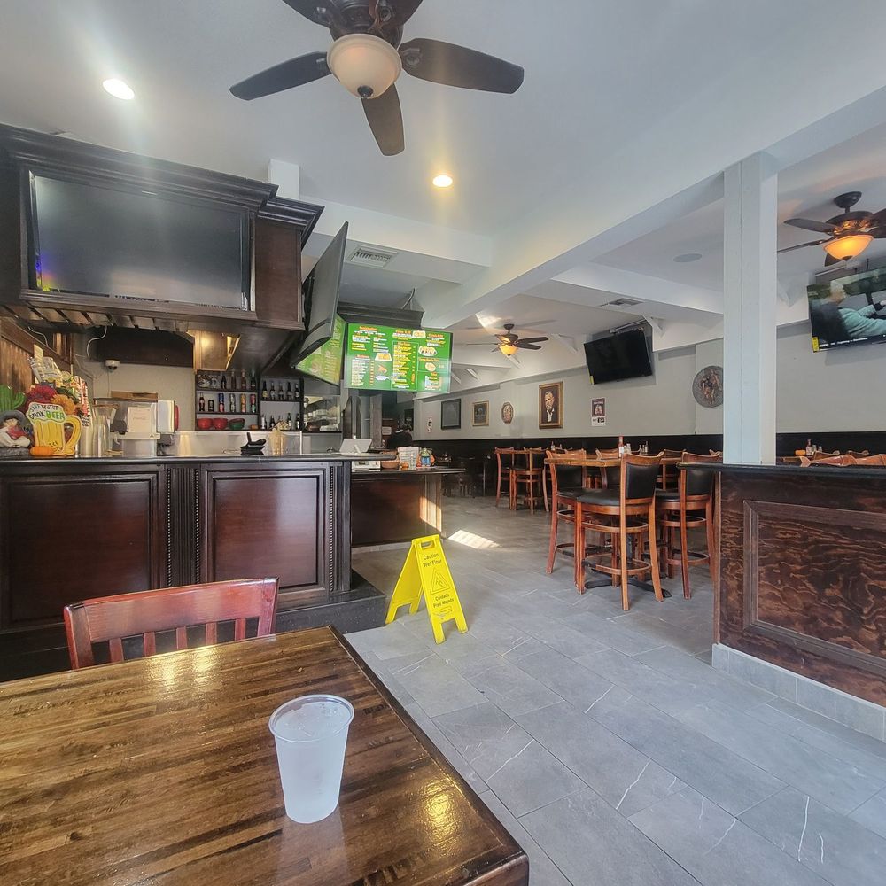 Leo's Mexican Grill - Dining area - Mexican Near Me - Long Beach, California