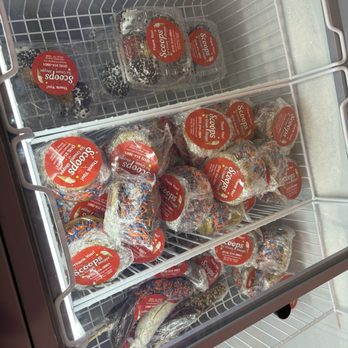 Scoops Ice Cream Shoppe - Fun in house treats - Ice Cream & Frozen Yogurt Near Me - Syracuse, New York