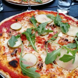 Narins Pasta & Pizza - Caprone pizza