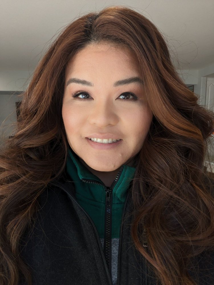 Girl With A Curlingiron Logo