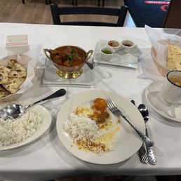 Lamb Vindaloo,naan, chutneys, Papadum, and milk tea