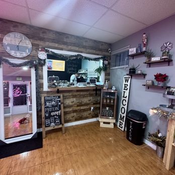 The Spot Nutrition - a counter with a clock on it - Juice Bars & Smoothies Near Me - Dundee, Florida The Spot Nutrition - a counter with a clock on it - Juice Bars & Smoothies Near Me - Dundee, Florida