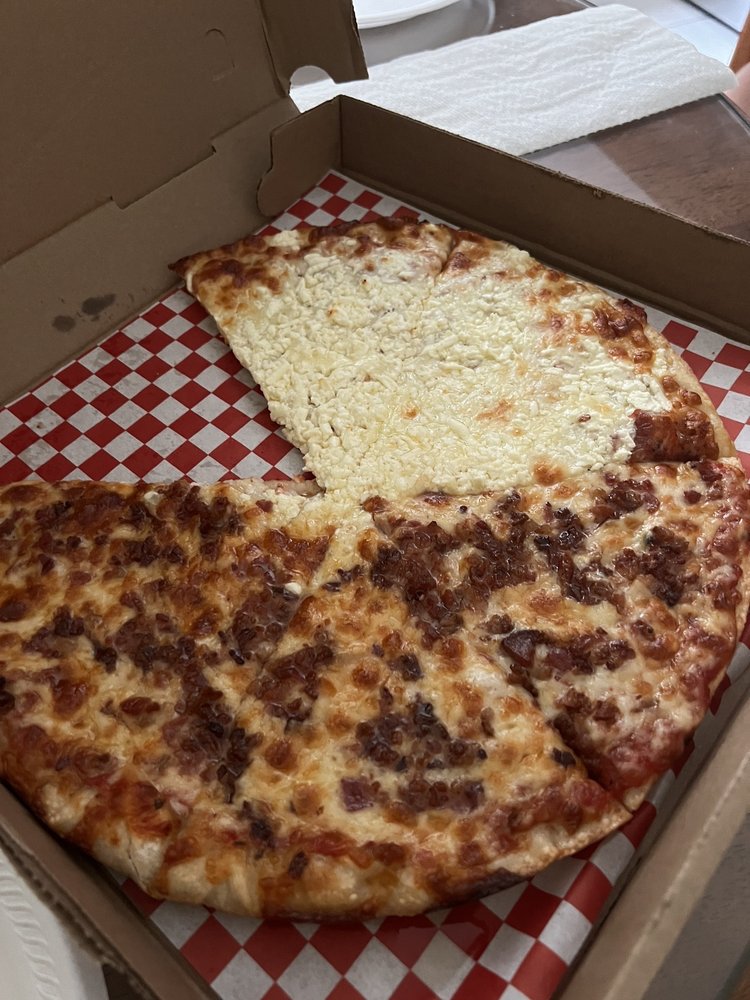 BUSY BEE PIZZA & SUBS Updated October 2024 33 Reviews 40 Market St, Amesbury