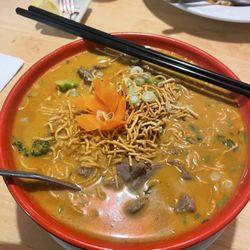 Zabb Dee Kitchen - Kao Soi with beef and broccoli