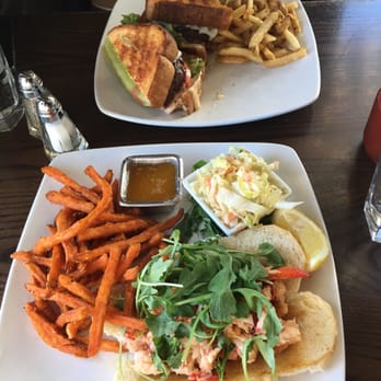 Little Goose - Lobster roll and Mac & Cheese burger - Breakfast & Brunch Near Me - Fairfield, Connecticut Little Goose - Lobster roll and Mac & Cheese burger - Breakfast & Brunch Near Me - Fairfield, Connecticut