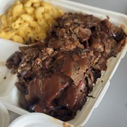 Stouffville Country Ribfest - A pound of brisket and some mac on the side