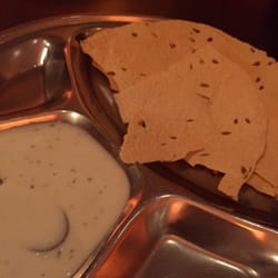 Gratis pappadam og raita mens du venter på retten ;)