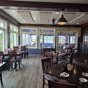 Iggy's Boardwalk - Indoor dining area - Seafood Near Me - Warwick, Rhode Island Iggy's Boardwalk - Indoor dining area - Seafood Near Me - Warwick, Rhode Island