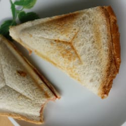 Loving Hut - Tosti 'haam kaas'. Super lekker!!!