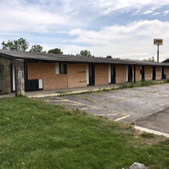 Taco Bell - Right next to (and shares a parking lot with) a creepy, boarded up, abandoned motel, so that's a little offputting. - Fast Food Near Me - Monroe, Michigan Taco Bell - Right next to (and shares a parking lot with) a creepy, boarded up, abandoned motel, so that's a little offputting. - Fast Food Near Me - Monroe, Michigan