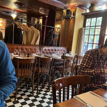 Le Bistrot d'Henri - Interior - French Near Me - Paris, 75 Le Bistrot d'Henri - Interior - French Near Me - Paris, 75