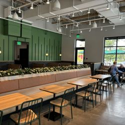 Shake Shack Deerfield - Inside seating