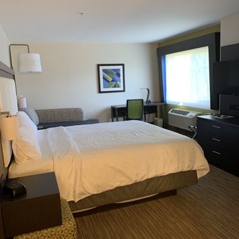 Holiday Inn Express & Suites Bishop - 1 king bed nonsmoking - Hotels Near Me - Bishop, California
