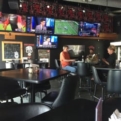 Jim's Razorback Pizza - Good place for sporting events.