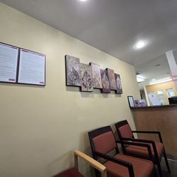 Keck Medicine of USC - USC Healthcare Center - La Cañada - There is signage indicating that cell phone use is not permitted, yet complimentary Wi-Fi is offered.