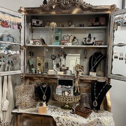 Cadillac Cowgirl - Jewelry and hats