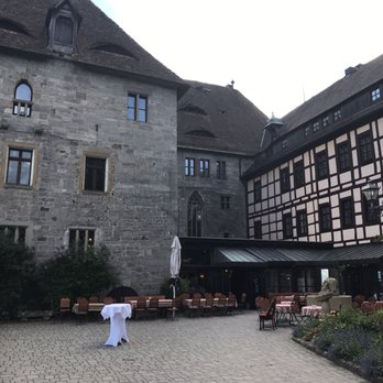 Burg-Hotel Colmberg - Inner courtyard - Hotels Near Me - Colmberg, BY