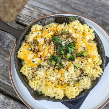 Grinning Mule Saloon and Kitchen - Cheesy Mac and Cheese | Instagram: @telephonesmoothie - Bars Near Me - Charlotte, North Carolina