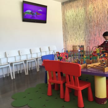 Anne Simon, MD - Clean and entertaining waiting room - Ophthalmologists Near Me - Redondo Beach, California