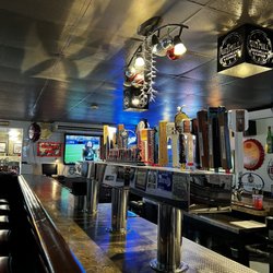 Lebanon Gin Mill - The nice beer tap selection along the bar
