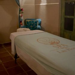 Las Flores - Massage room