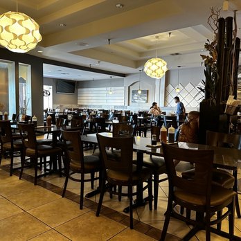 Love Phò N' Mor -  dining area with tables and chairs - Vietnamese Near Me - Camarillo, California