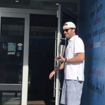 Hijole - Husband being a gentleman - Bars Near Me - Guaynabo, Puerto Rico