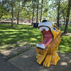 Lion head drinking fountain