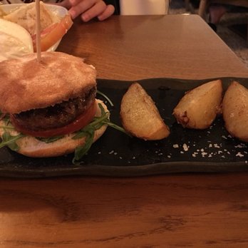 Lateral - Mini hamburger with cheese, rocket and caramelized onions - Tapas/Small Plates Near Me - Madrid, M Lateral - Mini hamburger with cheese, rocket and caramelized onions - Tapas/Small Plates Near Me - Madrid, M