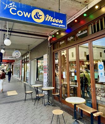 Cow & The Moon by null