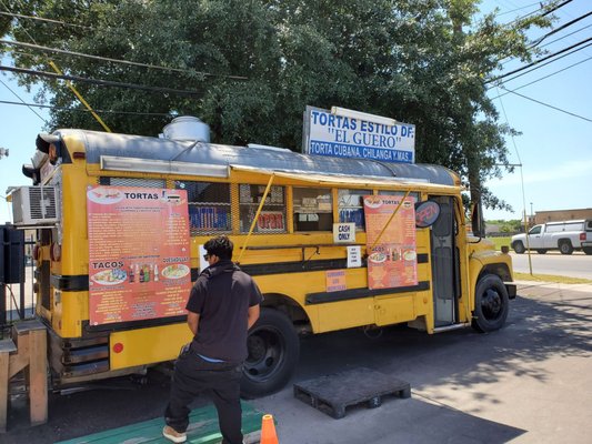 Tortas El Güero by null