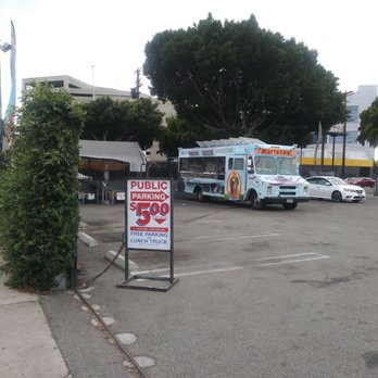 El Ostion - They don't charge for parking close to the food truck itself. - Food Trucks Near Me - Los Angeles, California El Ostion - They don't charge for parking close to the food truck itself. - Food Trucks Near Me - Los Angeles, California