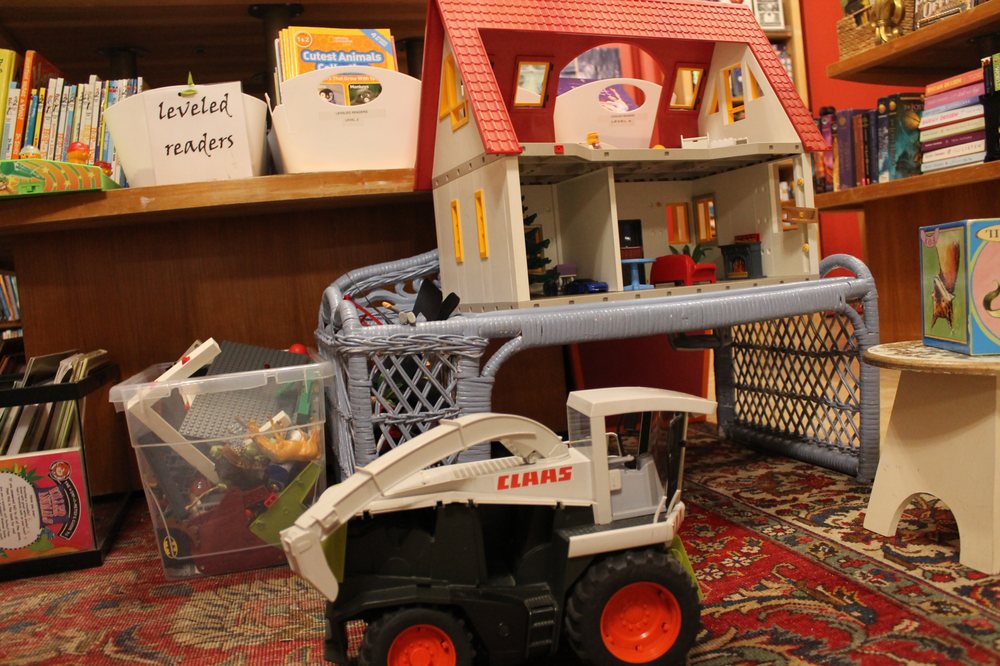 OTIS & CLEMENTINE’S BOOKS & COFFEE Updated September 2024 12 Photos