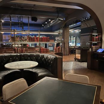 Swift & Sons Steakhouse - Interior - American Near Me - Chicago, Illinois