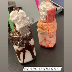 The Popcorn Bag DC - Strawberry and chocolate milkshakes