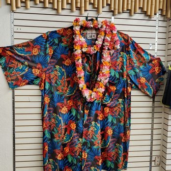 Hilo Hattie - 200XL Aloha shirt! - Department Stores Near Me - Lihue, Hawaii