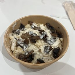 Fettuccine Alfredo with Mushrooms Fettuccine Alfredo with Mushrooms