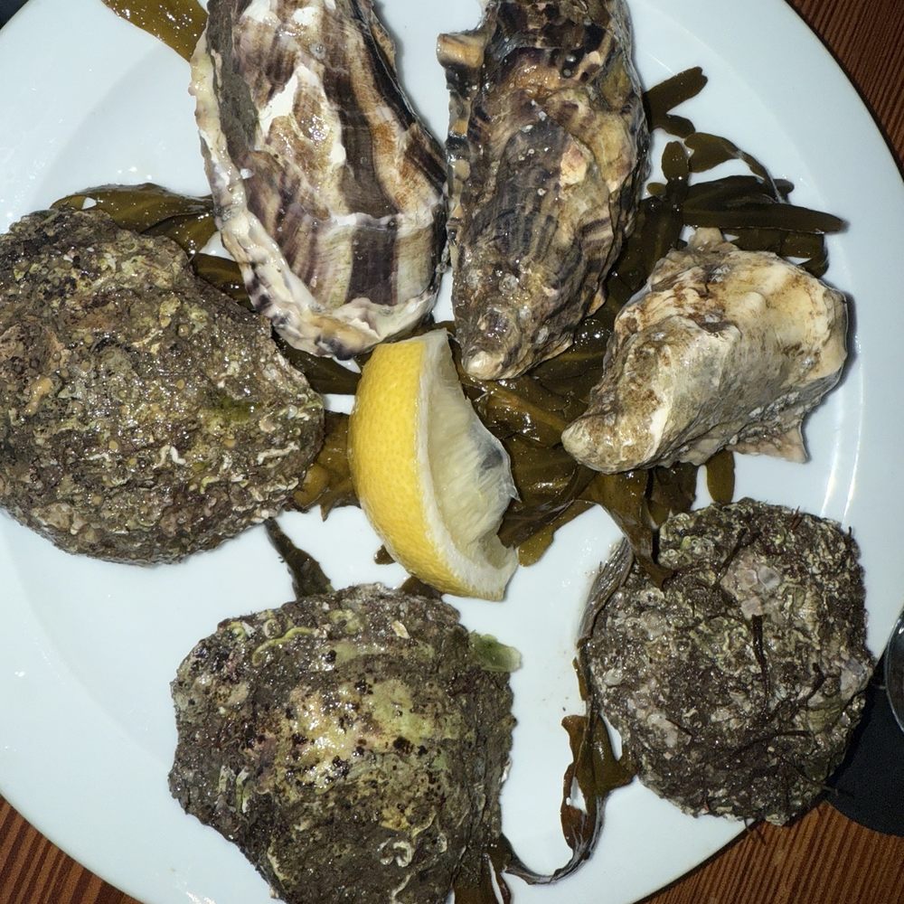 Morans Oyster Cottage - Oyster sampler - 3 gigas, 3 native - Seafood Near Me - Galway, G Morans Oyster Cottage - Oyster sampler - 3 gigas, 3 native - Seafood Near Me - Galway, G