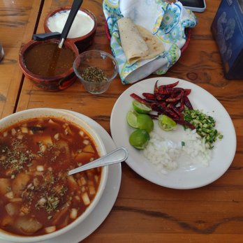Alcatraces - Menudo sin grano, tortillas hechas a mano... chips y salsa, pan dulce complimentario - Mexican Near Me - Las Jarretaderas, NAY