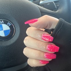 P & W Nails - Nails