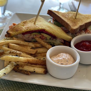 Mariposa - Lobster Club - New American Near Me - Honolulu, Hawaii Mariposa - Lobster Club - New American Near Me - Honolulu, Hawaii