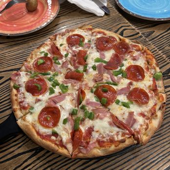 Les Cheneaux Distillers - Pepperoni, Ham, and Green Pepper Pizza - Distilleries Near Me - Cedarville, Michigan