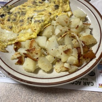 Freeland Diner - Mushroom and cheese omelette with home fries - Diners Near Me - Freeland, Pennsylvania