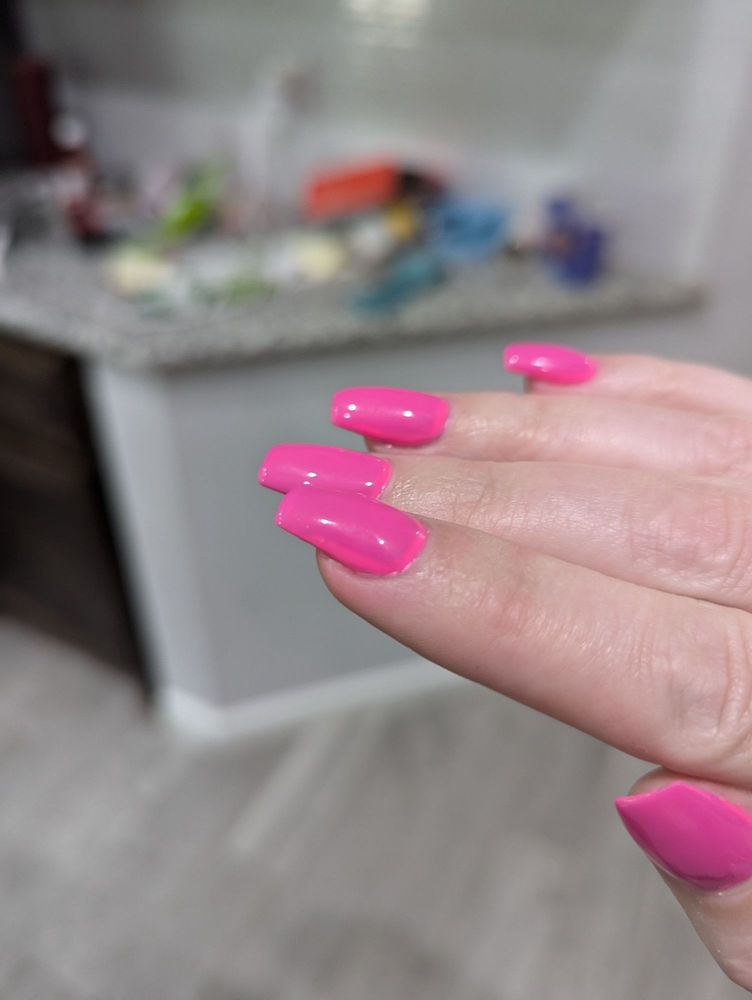 Le Magnolia Nails and PediSpa Logo