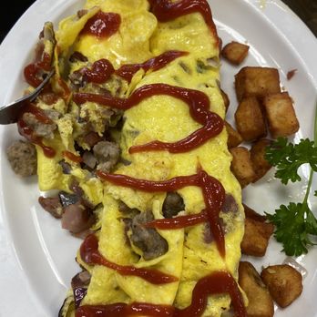 Main Street Bistro - Country omelette - Breakfast & Brunch Near Me - Hendersonville, Tennessee Main Street Bistro - Country omelette - Breakfast & Brunch Near Me - Hendersonville, Tennessee