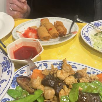 Shan Dong - Spring rolls and mushroom chicken - Chinese Near Me - Oakland, California